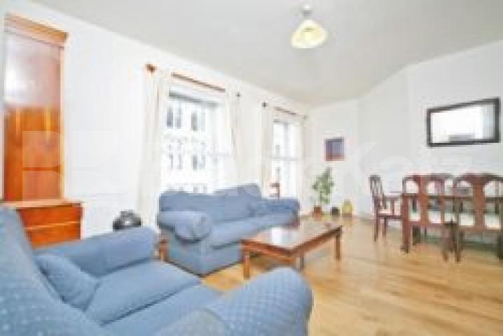 			VIEWINGS ESSENTIAL, 1 Bedroom, 1 bath, 1 reception Flat			 Kensington Gardens Square, Hyde Park W2